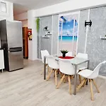 Nicole, 2 Bedrooms In Playa De Americas Holiday home